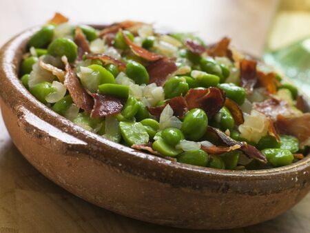  Broad Beans and Ham- Jamon au Favasの写真素材