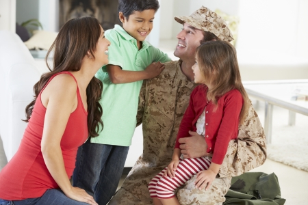 Family Greeting Military Father Home On Leaveの写真素材