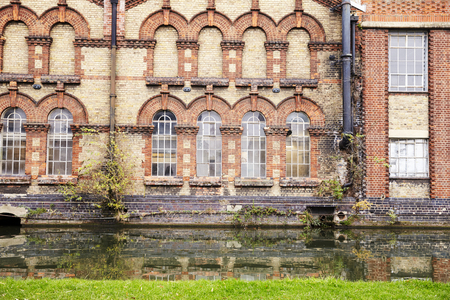 OXFORD/ UK- OCTOBER 26 2016: Exterior Of Victorian Factory By Canal In Oxfordのeditorial素材