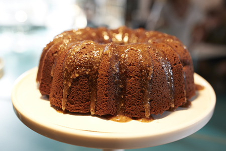 Freshly Baked Treacle Cake On Stand In Coffee Shopの写真素材