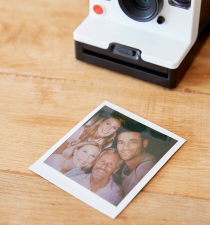 Vintage Instant Film Camera With Print Of Senior Parents And Adult Offspring Posing For Selfieの写真素材