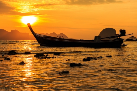 Sunrise at tip of boatの写真素材