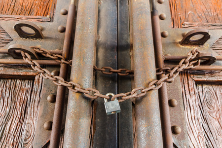 rusty chain and master key lock wood doorの写真素材