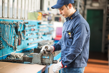 Worker securing a metal plate in a viseの写真素材