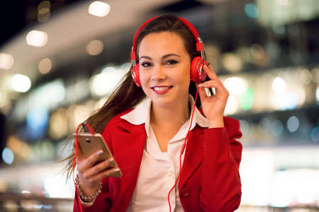 Woman listening music from her cellphoneの写真素材
