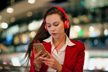 Woman listening music from her cellphoneの写真素材