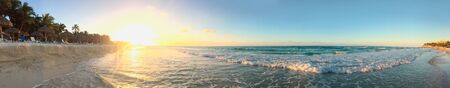 Panoramic view of the Atlantic Ocean during sunset. Atlantic coast of Cuba. Varaderoの写真素材