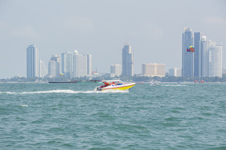 PATTAYA, THAILAND - January 14,2017: Speed boat on the beach in Pattaya city.の写真素材