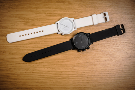 white and back clock on wooden tableの写真素材