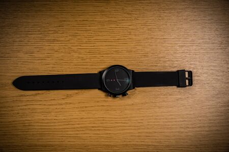 white and back clock on wooden tableの写真素材