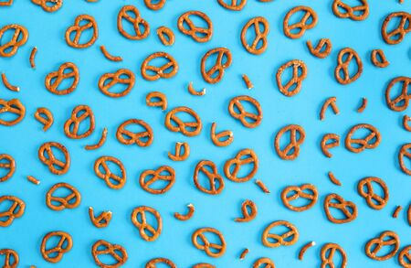 pattern biscuit crackers snacks on blue background top viewの写真素材