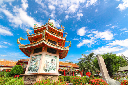 BANGKOK, THAILAND, November 23, 2016 âThe Chinese temple or Shrine named "Lo Hsien Tai Pu Tian Gong". Building by Rescue Organization, many people coming make a wish everyday.のeditorial素材