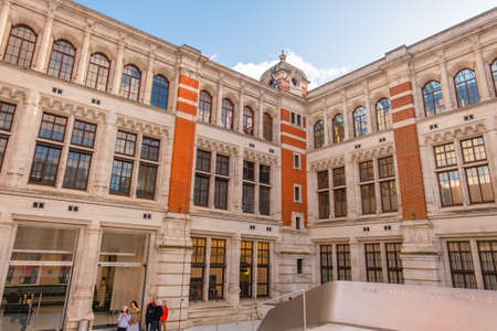 London, UK â May 28.2020: Victoria is an area of central London in the City of Westminster. It is named Victoria Station, which is a major transport hub.のeditorial素材