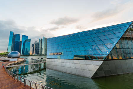 SINGAPORE - JUNE 2019 Singapore building business city and Modern Architecture with tourist on around town on June 6, 2019. decoration image contain certain grain noise and soft focus.のeditorial素材