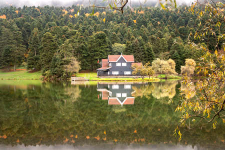 Autumn wooden Lake house inside forest in Bolu Golcuk National Park, Turkey wallpaperの写真素材