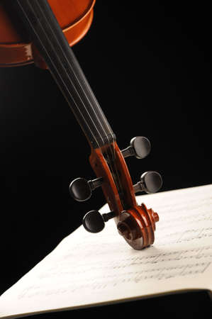 Elegant shot of a violin on a music sheetの写真素材