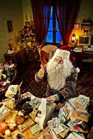 Portrait of Santa Claus showing thumbs upのeditorial素材