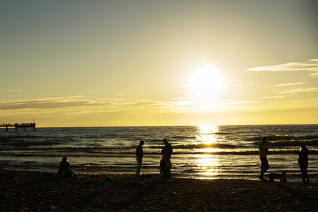 silhouettes of people on the beachの写真素材