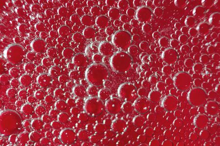 abstract light red background with oil circles .  bubbles of water close up . oil bubbles in the water macro.  circle bubbles  backgroundの写真素材