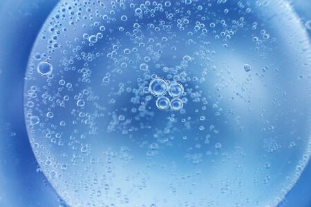abstract light blue background with oil circles .  bubbles of water close up . oil bubbles in the water macro.  circle bubbles  backgroundの写真素材