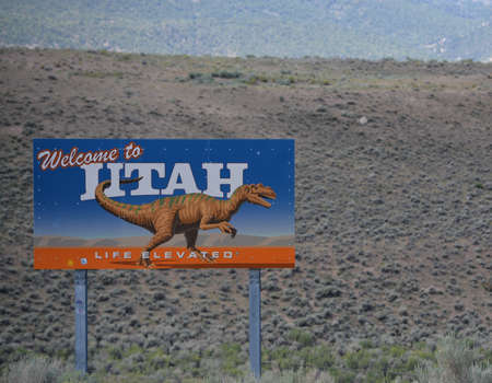 The Welcome to Utah sign on the state line of Utahの写真素材