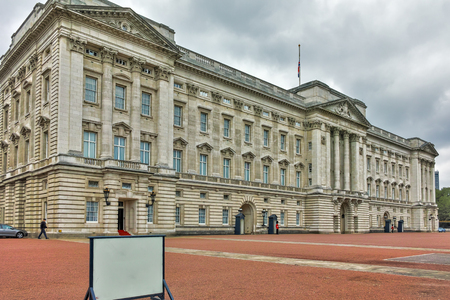 LONDON, ENGLAND - JUNE 17 2016: Buckingham Palace London, England, Great Britainのeditorial素材