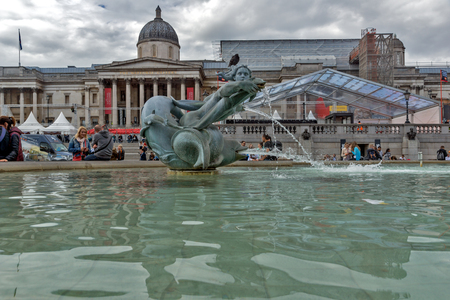 LONDON, ENGLAND - JUNE 16 2016: Trafalgar Square, City of London, England, Great Britainのeditorial素材