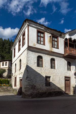 SHIROKA LAKA, BULGARIA - AUGUST 14, 2018: Old houses in historical town of Shiroka Laka, Smolyan Region, Bulgariaのeditorial素材