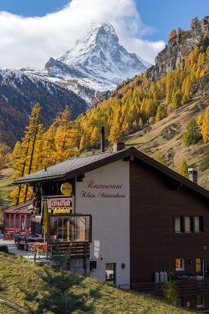 ZERMATT, SWITZERLAND - OCTOBER 27, 2015: Amazing Autumn panorama to Zermatt Resort, Alps, Switzerlandのeditorial素材