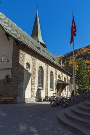 ZERMATT, SWITZERLAND - OCTOBER 27, 2015: Amazing Autumn panorama to Zermatt Resort, Alps, Switzerlandのeditorial素材