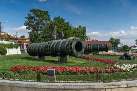 EDIRNE, TURKEY - MAY 26, 2018:  Monument of Ottoman Sultan Mehmed II with medieval cannon in city of Edirne,  East Thrace, Turkeyのeditorial素材