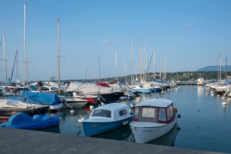 GENEVA, SWITZERLAND - JUNE 17, 2023: Amazing Panorama from costal steet at city of Geneva, Switzerlandのeditorial素材
