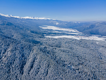 Aerial winter view of Rila Mountain near Beli Iskar village, Sofia Region, Bulgariaの写真素材