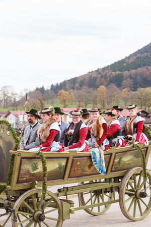 Hundham, Bavaria - November 4, 2017: Every year on the 1st Saturday in November the Idyllic Horse procession, named Leonhardi in the Bavarian Hundham takes place in memory of Patron St. Leonhard. In traditional clothing and decorated horse-drawn carriagesのeditorial素材