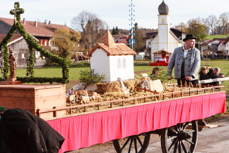 Hundham, Bavaria - November 4, 2017: Every year on the 1st Saturday in November the Idyllic Horse procession, named Leonhardi in the Bavarian Hundham takes place in memory of Patron St. Leonhard. In traditional clothing and decorated horse-drawn carriagesのeditorial素材