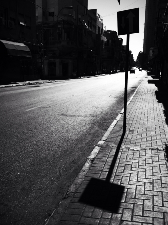Black and white image of the evening street TelAviv の素材