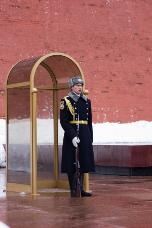 Guardsman at the Tomb of the Unknown Soldier at the Red Square in Moscowのeditorial素材