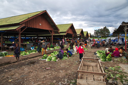 Wamena/Papua, Indonesia - 10 Aug 2016. Local market in Wamena city, Papuaのeditorial素材