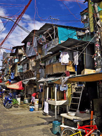 Manila, Philippins - 06 Mar 2012. The slums of Manila city, Philippinesのeditorial素材