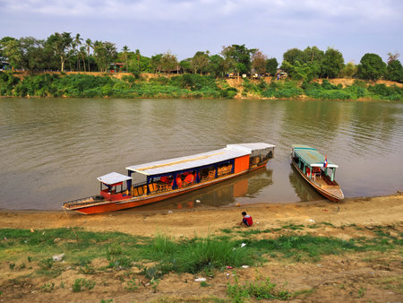 Pakse / Laos - 27 Feb 2012: The boat on Mekong river, Laosのeditorial素材