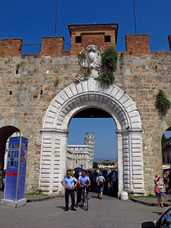 Pisa / Italy - 11 Jul 2011: Piazza dei Miracoli, Piza, Italyのeditorial素材