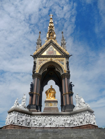 London / UK - 27 Jul 2013: The monument in London city, Englandのeditorial素材