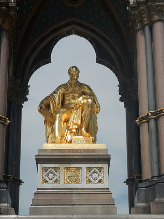 London / UK - 27 Jul 2013: The monument in London city, Englandのeditorial素材