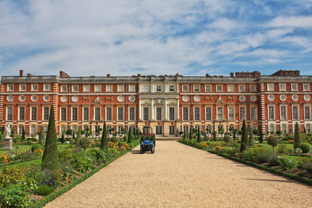 Hampton cort / UK - 08 Aug 2013: The Royal Castle Of HAMPTON Court, Englandのeditorial素材