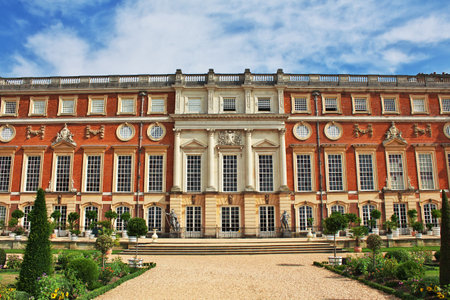 Hampton cort / UK - 08 Aug 2013: The Royal Castle Of HAMPTON Court, Englandのeditorial素材