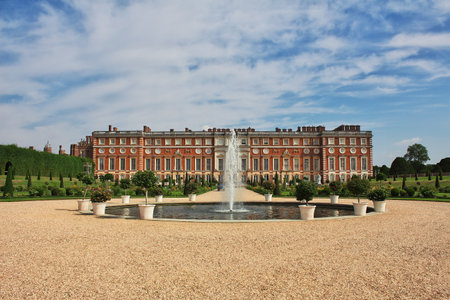 Hampton cort / UK - 08 Aug 2013: The Royal Castle Of HAMPTON Court, Englandのeditorial素材