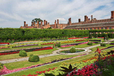 Hampton cort / UK - 08 Aug 2013: The Royal Castle Of HAMPTON Court, Englandのeditorial素材