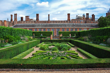 Hampton cort / UK - 08 Aug 2013: The Royal Castle Of HAMPTON Court, Englandのeditorial素材