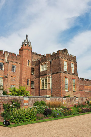 Hampton cort / UK - 08 Aug 2013: The Royal Castle Of HAMPTON Court, Englandのeditorial素材