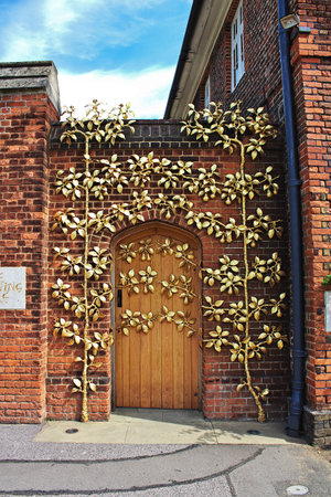 Hampton cort / UK - 08 Aug 2013: The Royal Castle Of HAMPTON Court, Englandのeditorial素材